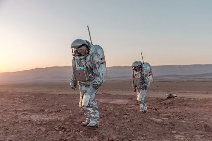 Astronaut bei der Simulation eines Marseinsatzes in der Wüste von Israel